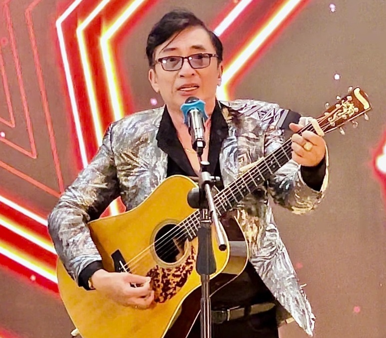Nam ca sĩ “Hoàng tử Mưa bụi” đình đám từng phá sản rời bỏ showbiz, U70 sống ở ẩn bên người vợ kém 24 tuổi - Ảnh 4.
