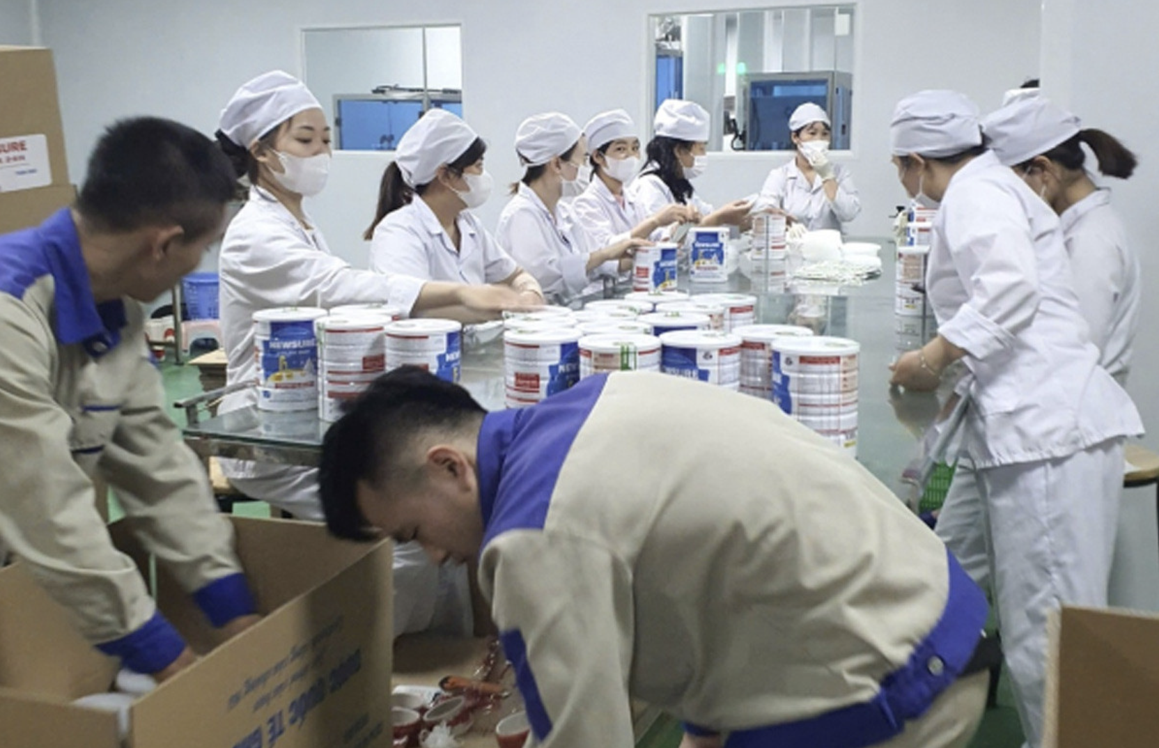 Vụ gần 600 loại sữa bột giả: Bộ Công thương không cấp phép, quản lý trực tiếp sữa bột giả của các công ty vi phạm?- Ảnh 3. Vụ gần 600 loại sữa bột giả: Bộ Công thương không cấp phép, quản lý trực tiếp sữa bột giả của các công ty vi phạm?- Ảnh 3.