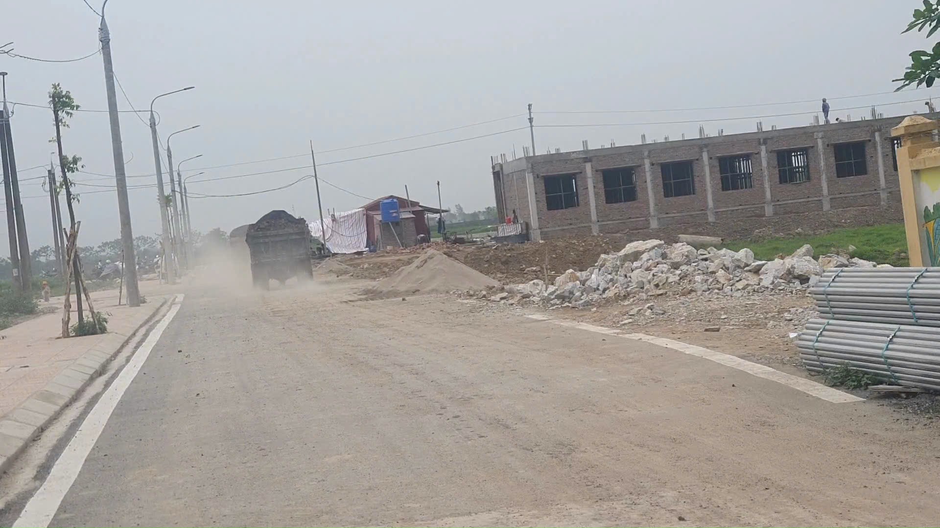 Nam Định: Công ty CP Xây dựng Đình Văn bị nhắc nhở khi thi công dự án trường học Yên Chính - Ảnh 2.