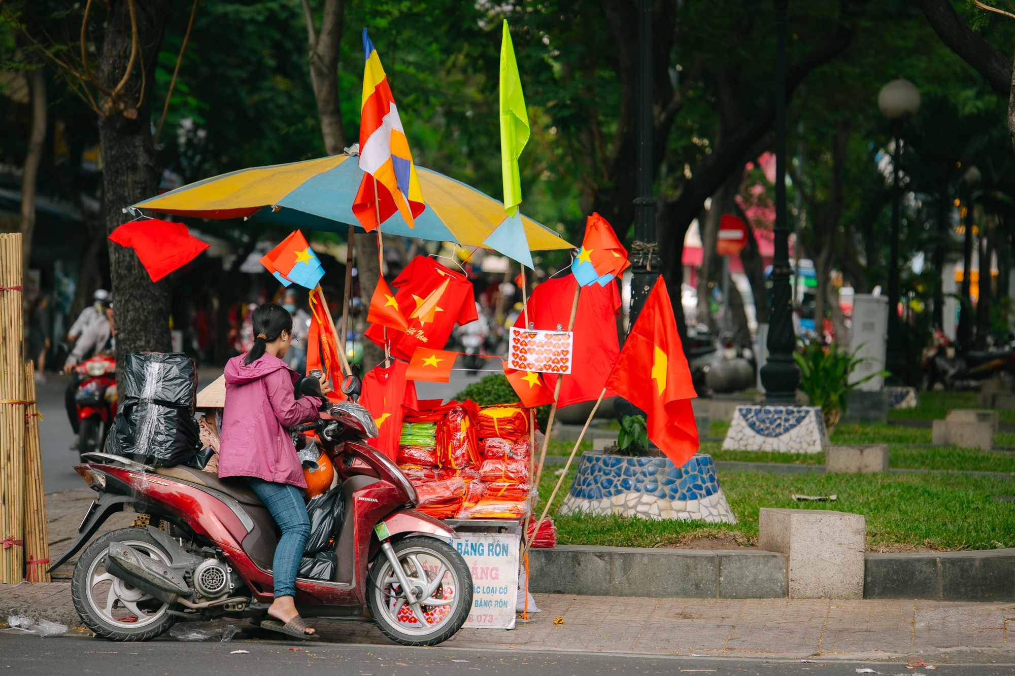 Chùm ảnh: 30/4 chưa đến, TP.HCM đã lặng lẽ khoe vẻ đẹp tự hào của tháng Tư- Ảnh 7.