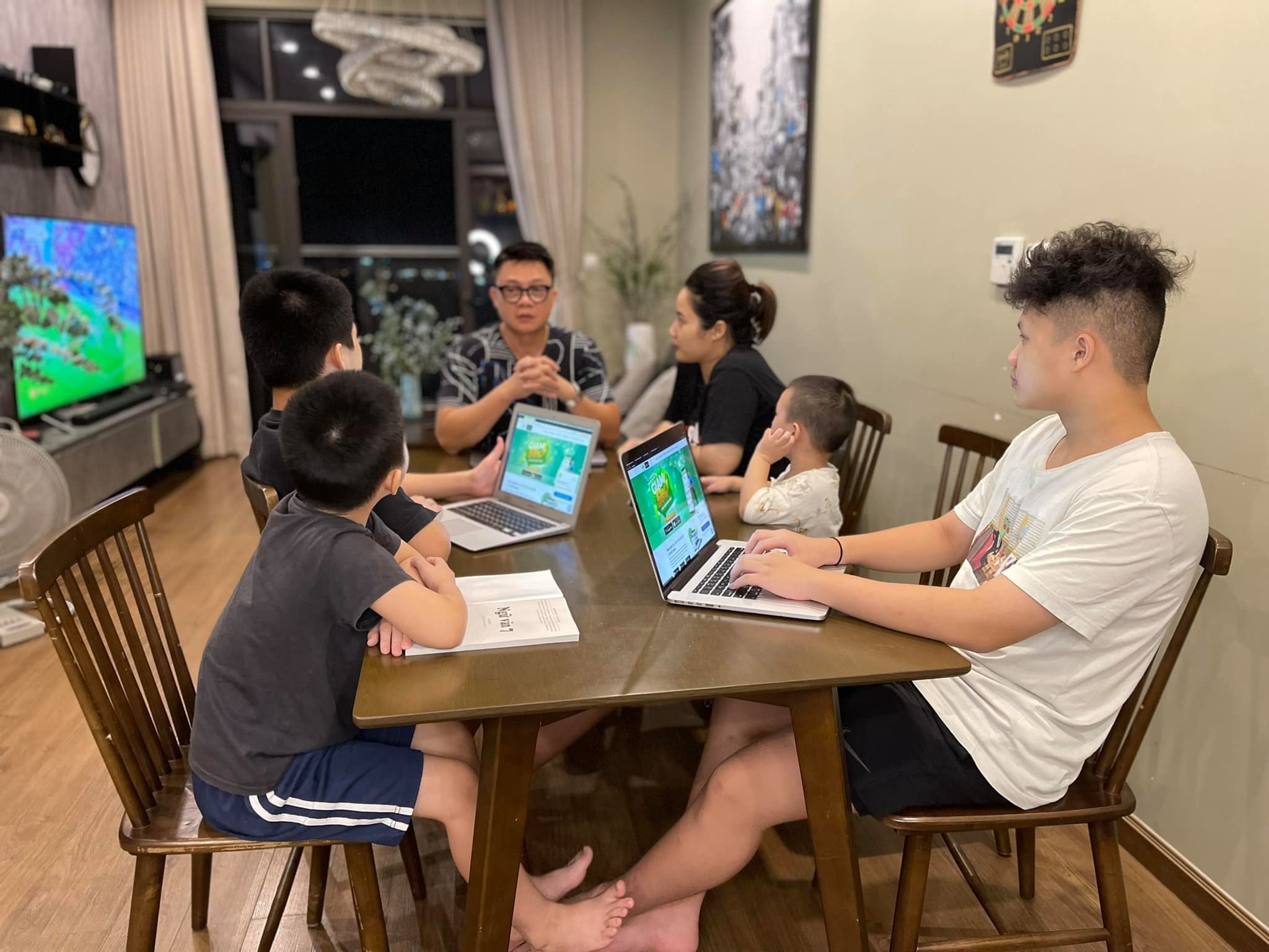 BTV Quang Minh từng nói gì về thu nhập của MC và chuyện nghề tay trái? - Ảnh 8.