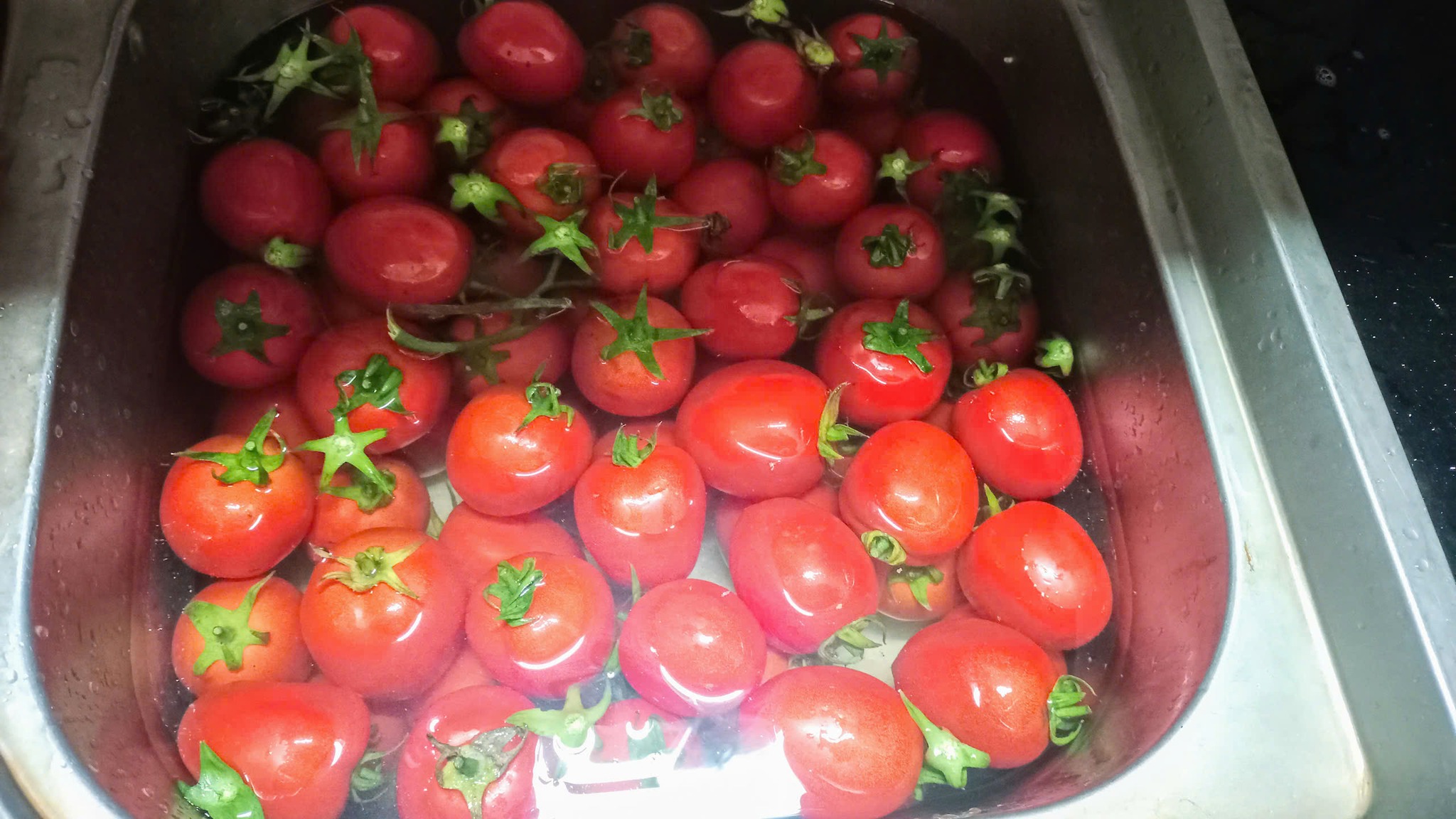 Đừng làm tương cà chua để bảo quản ăn quanh năm, đây là cách bảo quản cà chua không mất thời gian mà nấu vẫn lên màu đỏ đẹp- Ảnh 2.