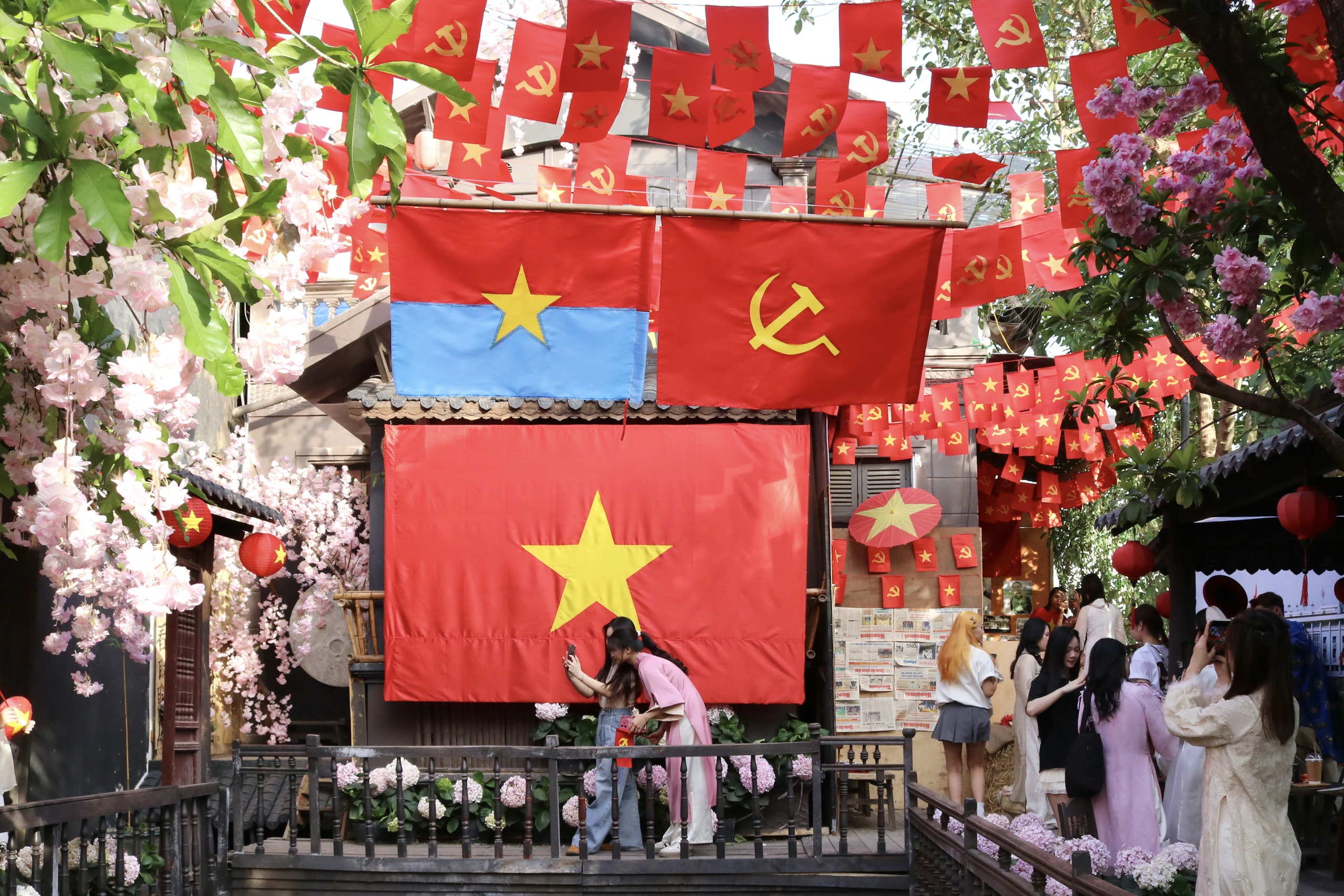 Sắc cờ Tổ quốc 