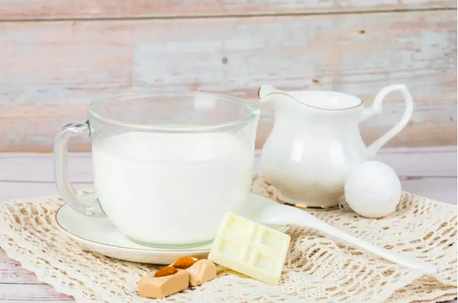 Uống sữa vào thời điểm nào hiệu quả nhất? 7 nhóm người này tốt nhất không nên dùng  - Ảnh 3.