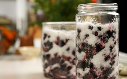 C&aacute;ch ng&acirc;m d&acirc;u tằm để được l&acirc;u, kh&ocirc;ng bị nổi v&aacute;ng