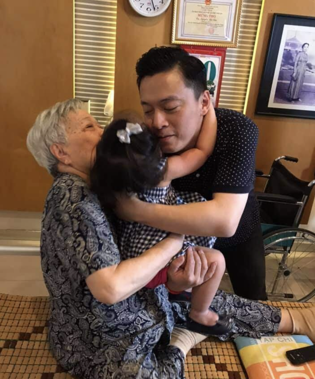 Mẹ ruột Lam Trường qua đời, bà xã nam ca sĩ đăng khoảnh khắc ý nghĩa - Ảnh 3.