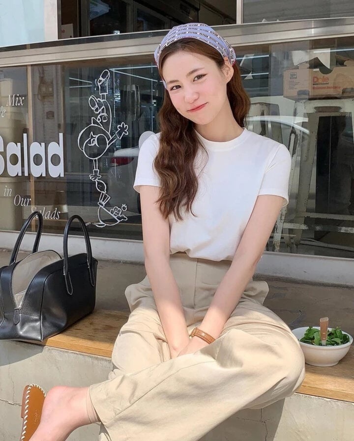 8 outfit mang may mắn, tài lộc dành cho chị em mệnh Thổ - Ảnh 5.