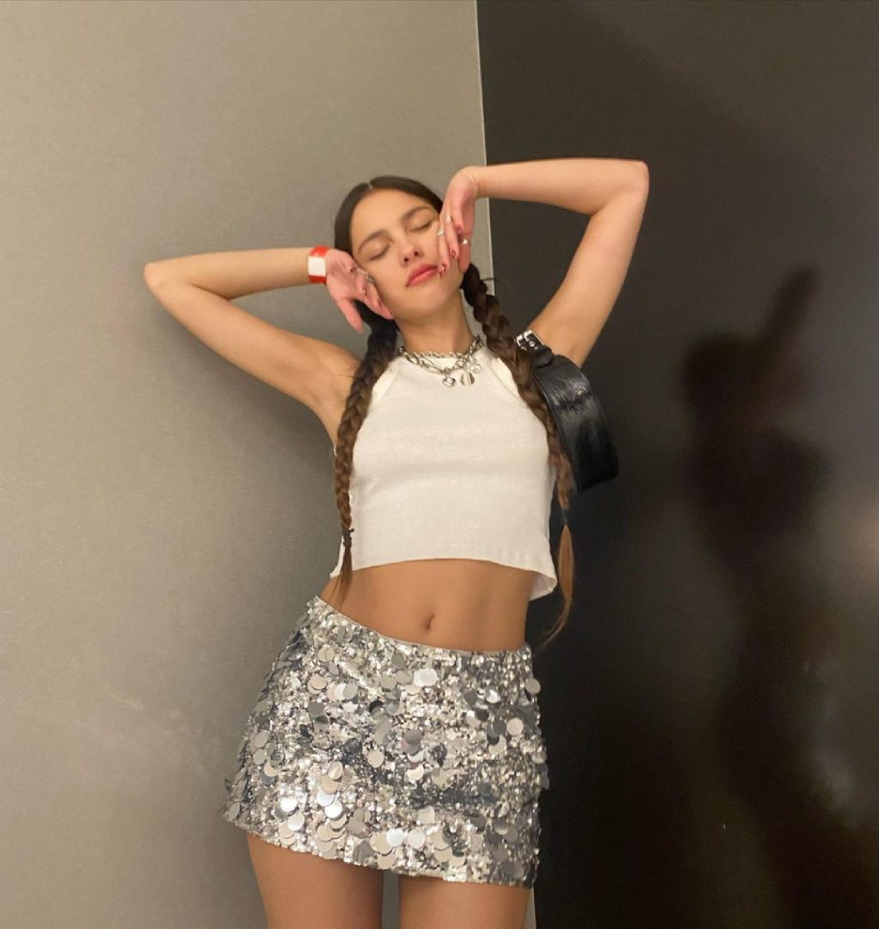 10 outfit hè quyến rũ mang lại may mắn, tài lộc cho người mệnh Kim- Ảnh 4.