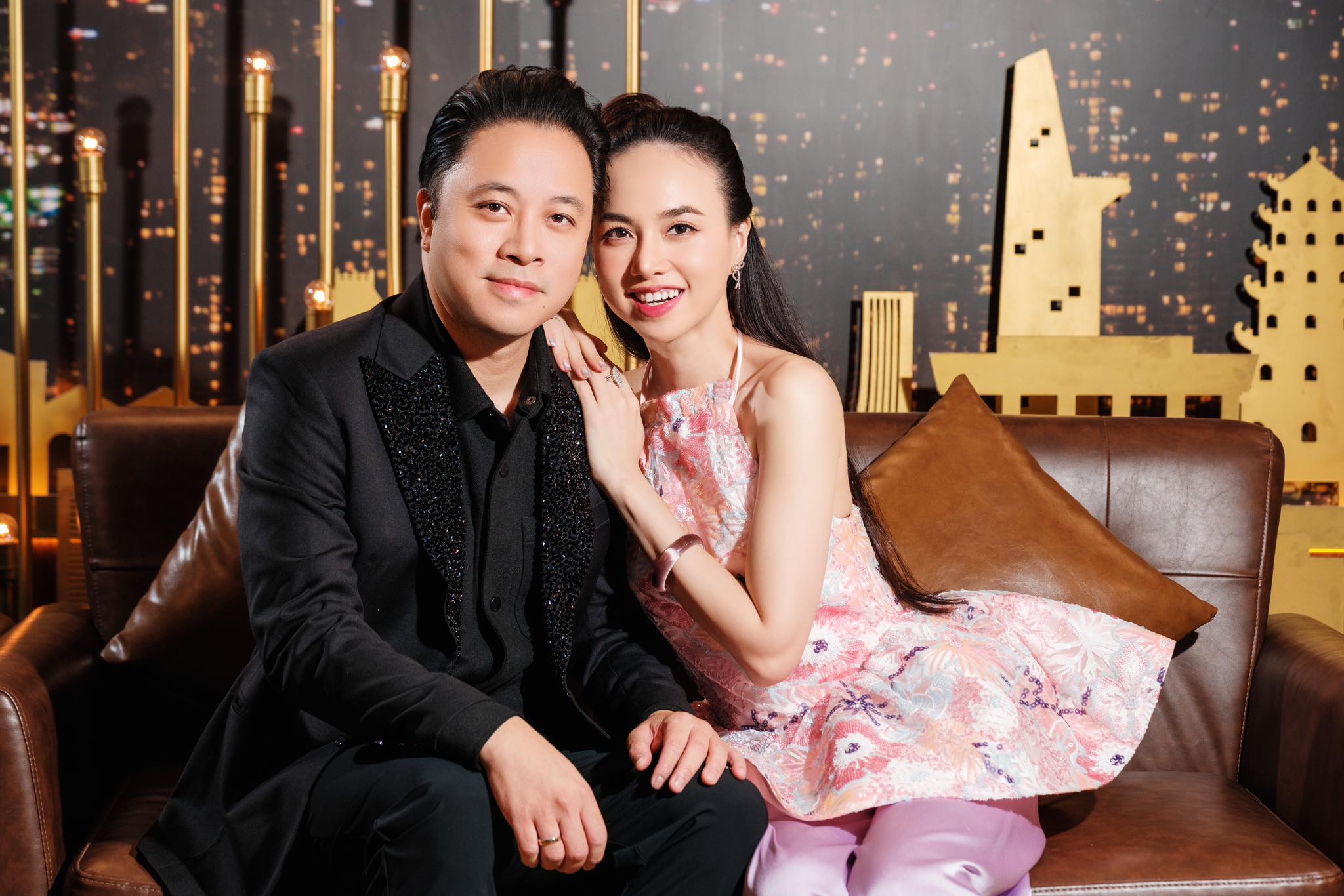 9 năm sau ngày cưới, Victor Vũ - Đinh Ngọc Diệp vẫn nắm chặt tay nhau đi khám bệnh, ân cần chăm sóc nhau mỗi ngày - Ảnh 5.
