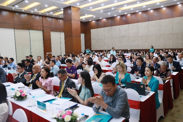 Đại hội đồng cổ đông ABBANK năm 2025: Kế hoạch lợi nhuận trước thuế 2025 đạt 1.800 tỷ đồng, tập trung thực thi chiến lược phát triển bền vững- Ảnh 2.