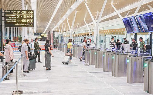 Bay đêm, tăng chuyến thấp điểm phục vụ 50 năm Ngày Giải phóng miền Nam thống nhất đất nước