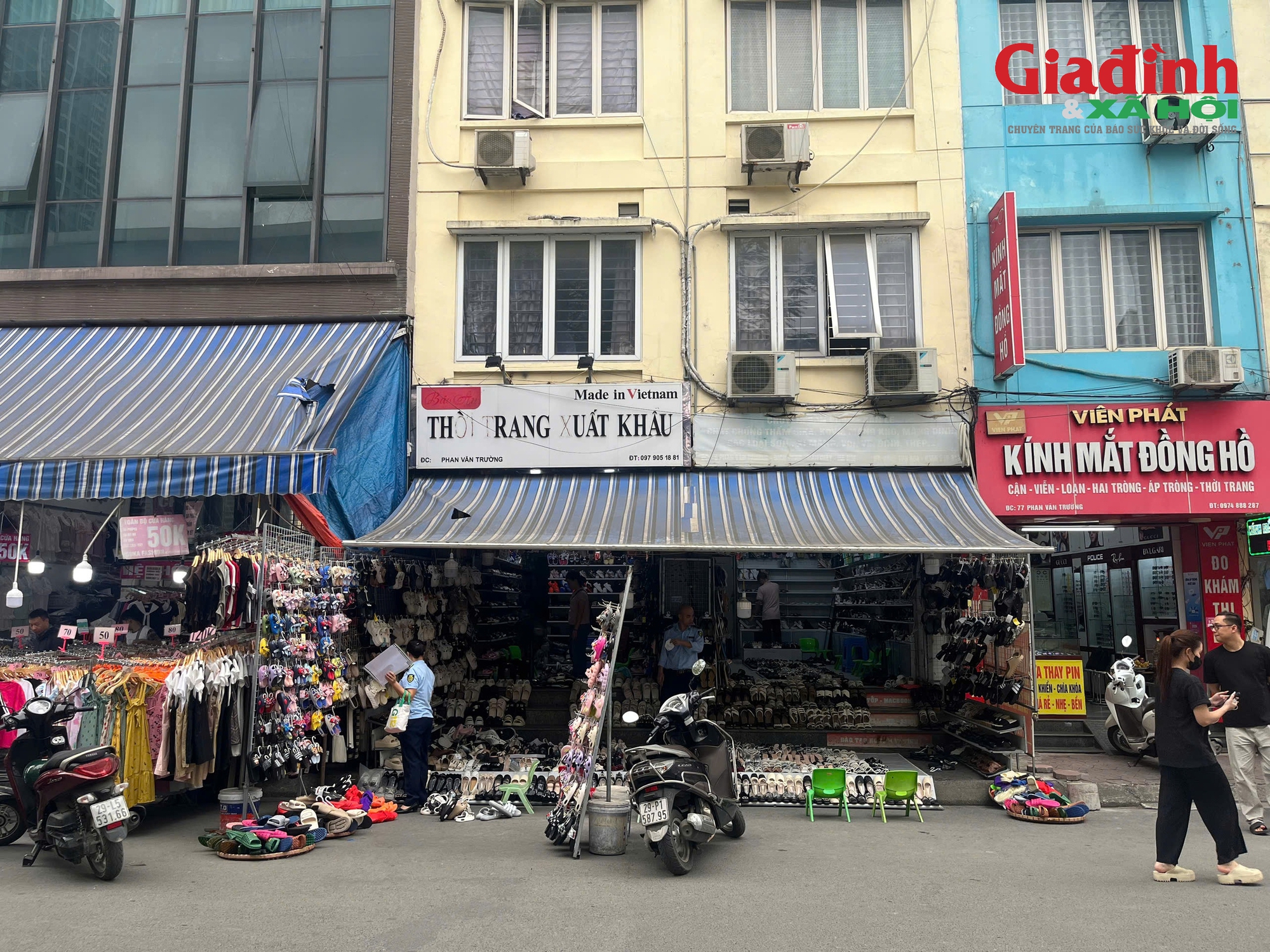 Hà Nội: Đồng loạt kiểm tra 14 điểm kinh doanh hàng hóa giả mạo nhãn hiệu tại Chợ Nhà Xanh - Ảnh 2.
