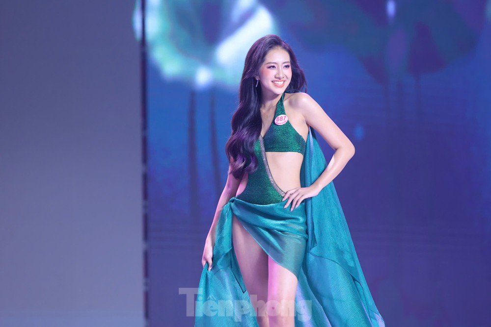 41 thí sinh Hoa hậu Việt Nam khoe dáng nóng bỏng trong trang phục bikini - Ảnh 9.