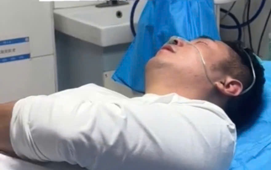 Kèm con làm bài tập, cha lên cơn đau tim phải nhập viện khẩn cấp