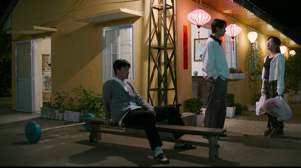 Tập mới nhất 'Cha tôi, người ở lại': Việt và Nguyên bẽ bàng trước tuyên bố của Đại với An, bà Liên khóc lóc van xin con - Ảnh 4.