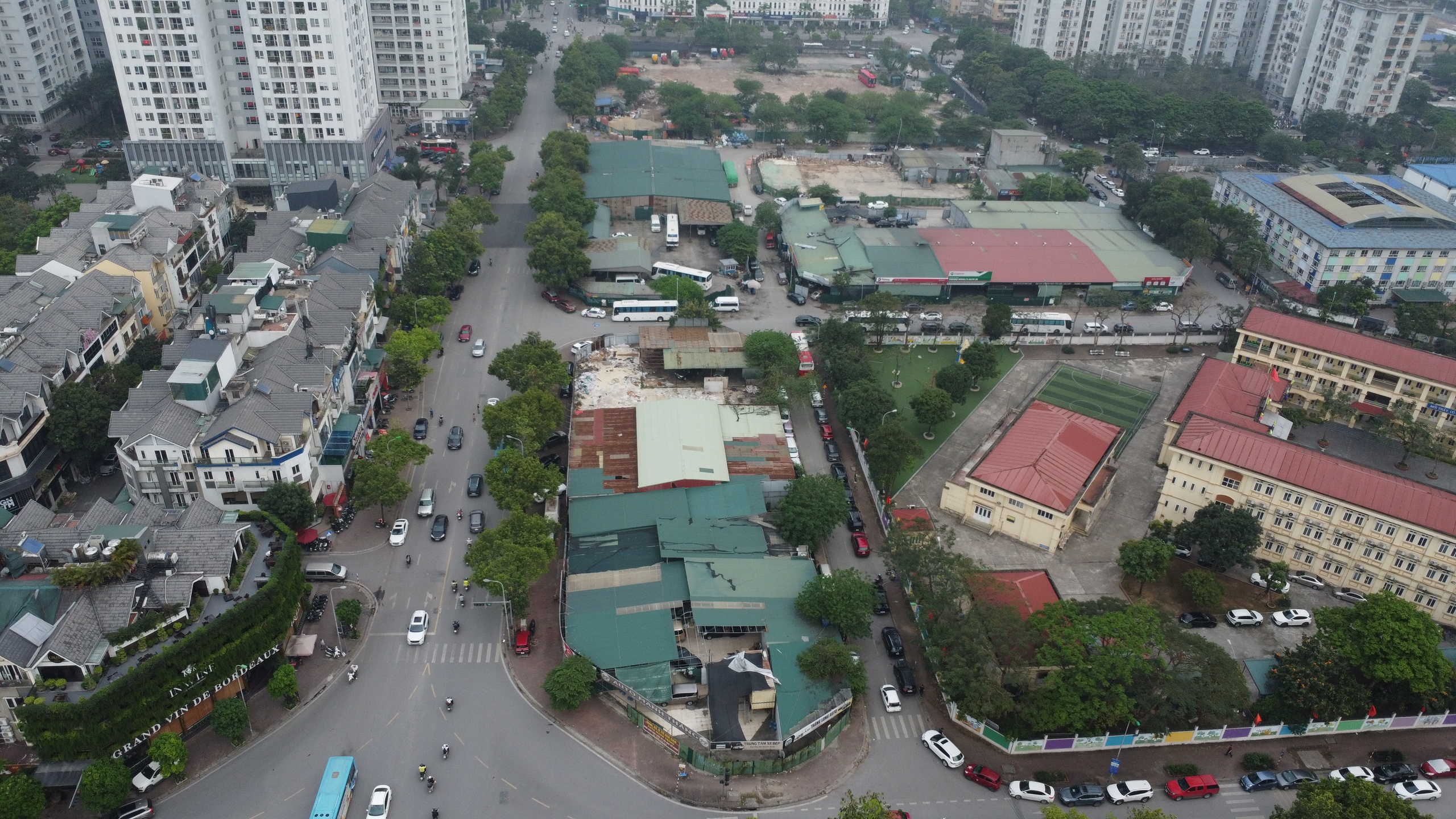 Hà Nội: 'Đất vàng' ở KĐT Nam Trung Yên vẫn bị chiếm dụng làm nơi kinh doanh trái phép- Ảnh 1.