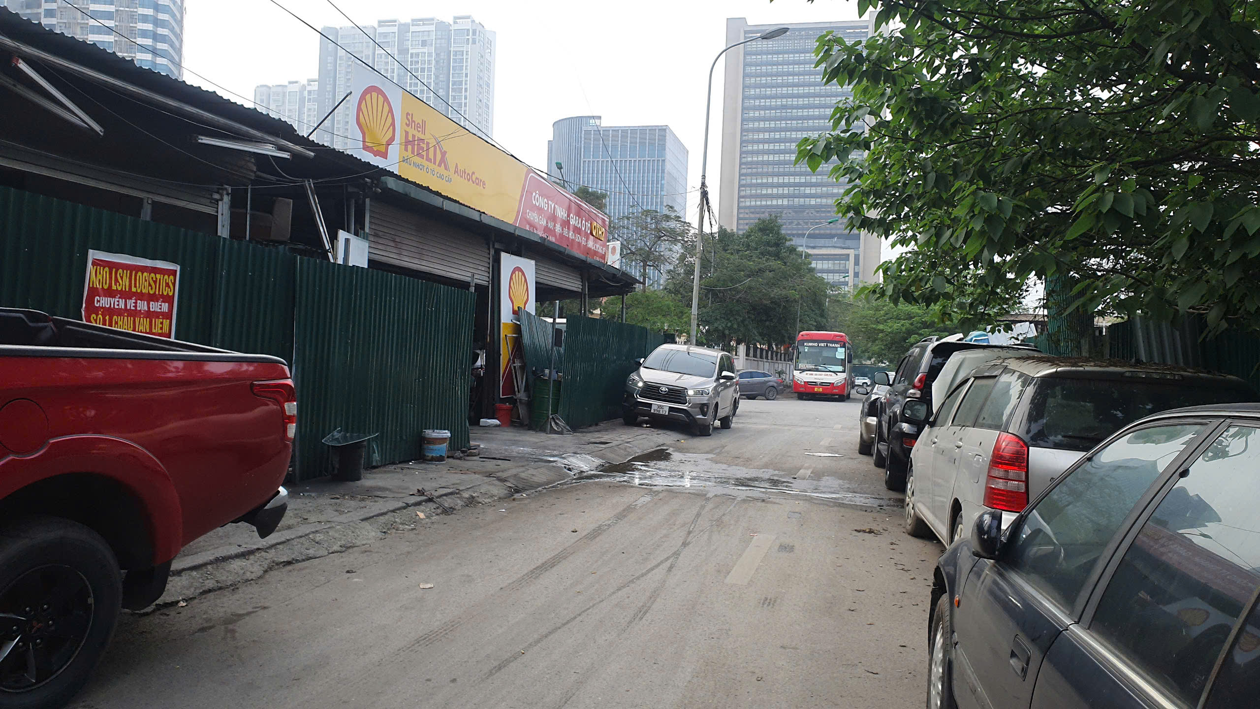Hà Nội: 'Đất vàng' ở KĐT Nam Trung Yên vẫn bị chiếm dụng làm nơi kinh doanh trái phép- Ảnh 4.