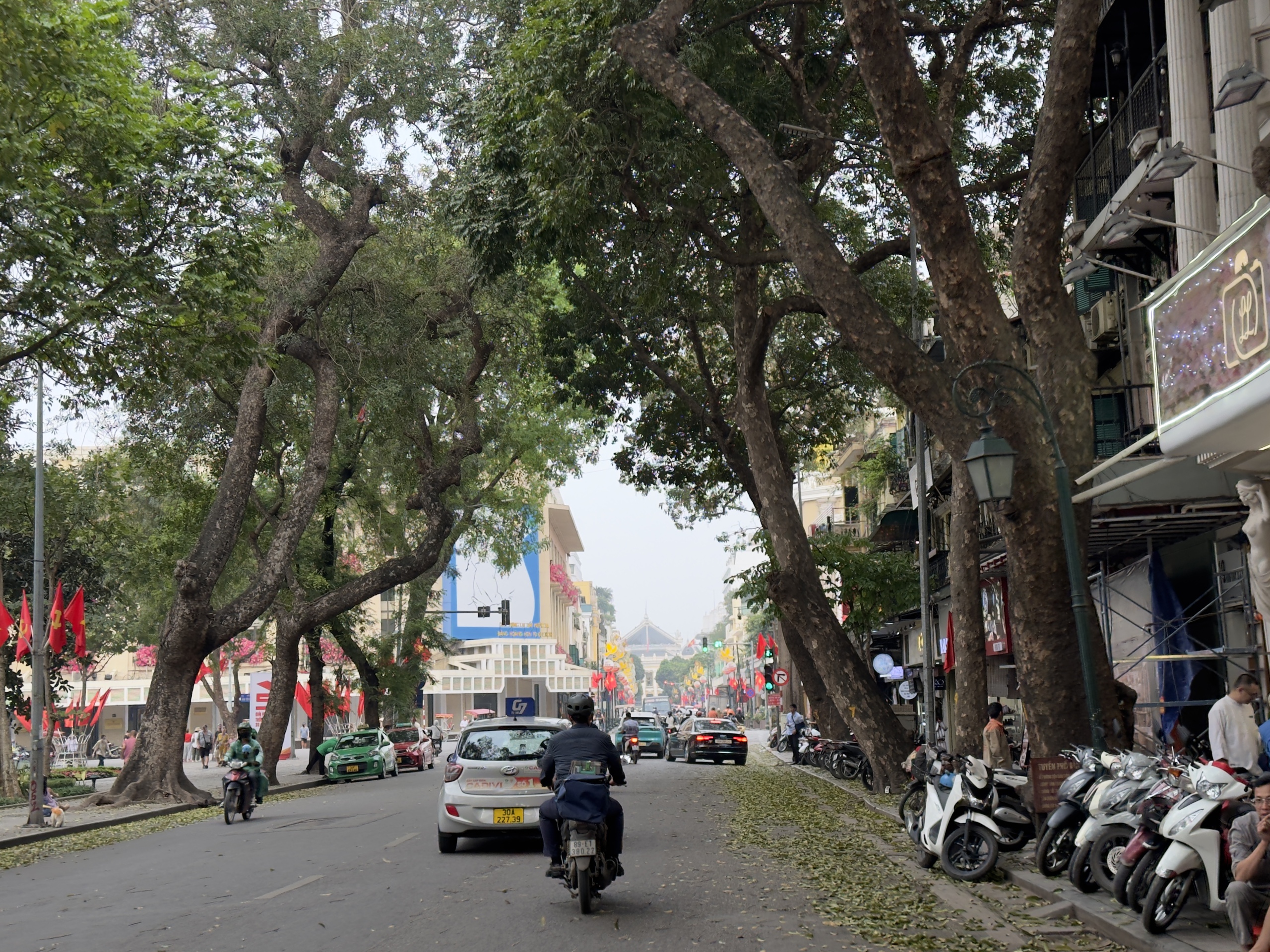 'Bỏ túi' loạt địa điểm vui chơi tại Hà Nội nhân dịp lễ 30/4 - 1/5 - Ảnh 3.