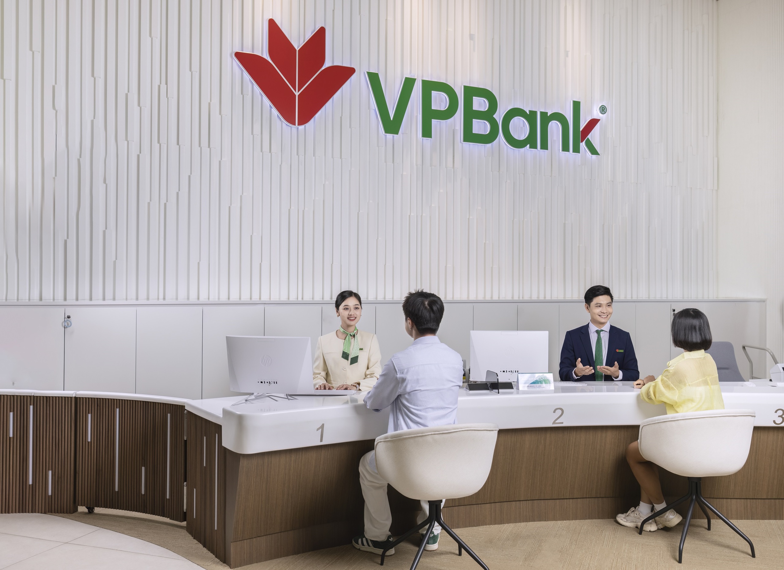 Tăng trưởng đồng bộ ở cả tín dụng và huy động, VPBank sẵn sàng hiện thực hóa kế hoạch kinh doanh năm 2025- Ảnh 1.
