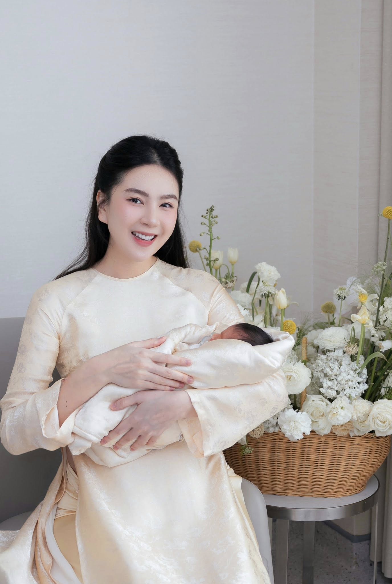MC Mai Ngọc chính thức sinh con, gọi con là 'em bé Panda' - Ảnh 1.