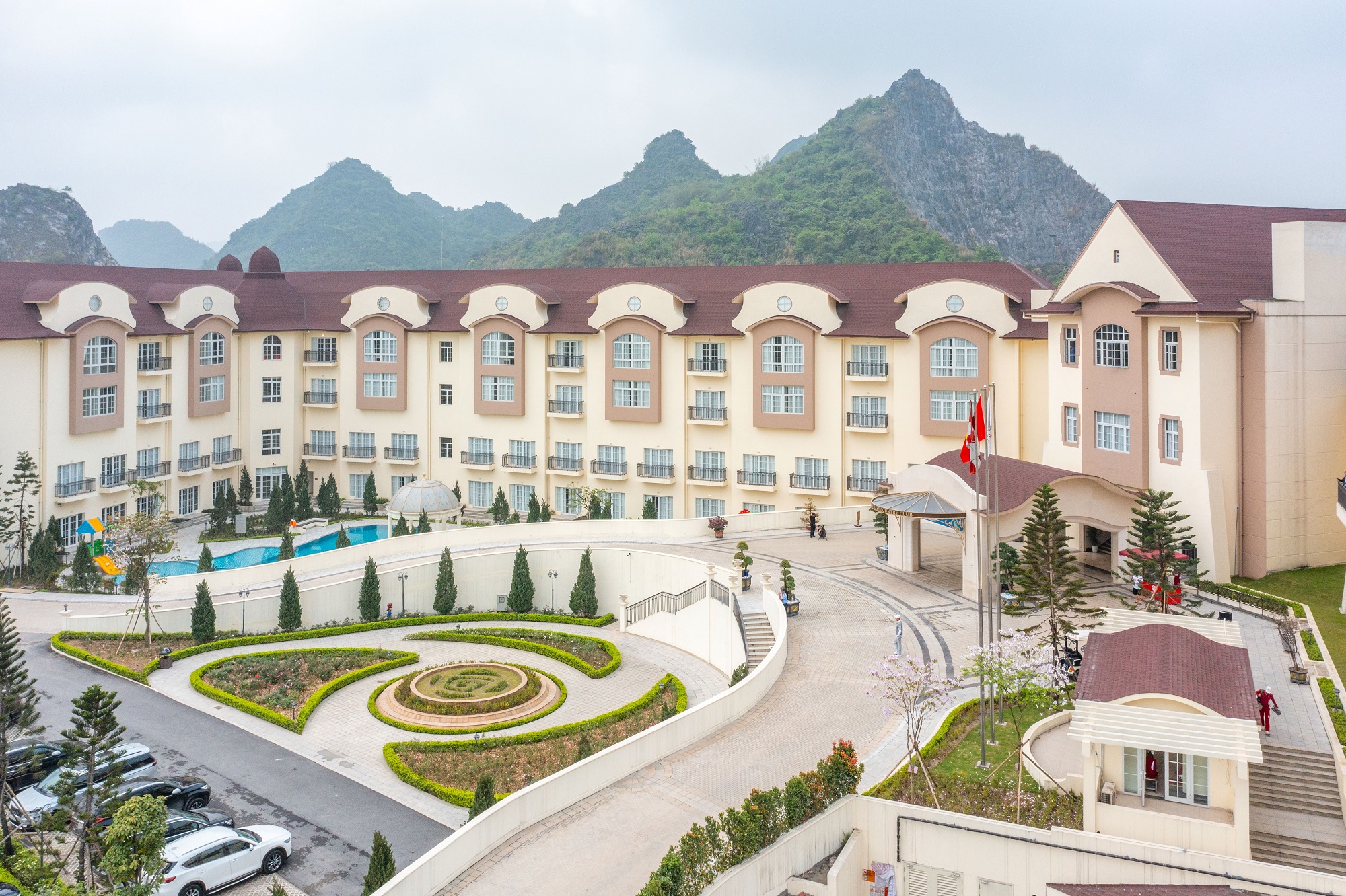Nghỉ lễ 30/4 và cao điểm Hè 2025: Trải nghiệm 'sang-xịn-mịn' chỉ cách Hà Nội một giờ lái xe- Ảnh 1.