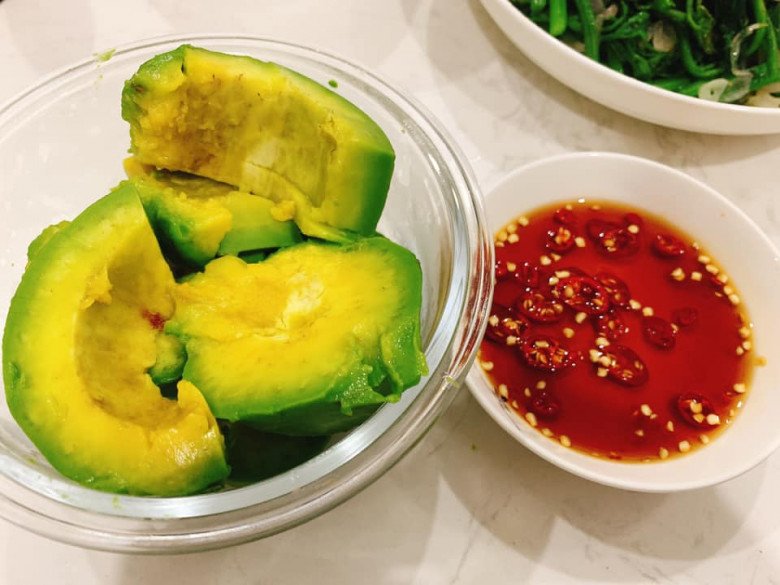 "Hoa hậu nghèo nhất Việt Nam" ăn bơ chấm nước mắm, chồng nhiếp ảnh gia lại thích cách khác - Ảnh 13. "Hoa hậu nghèo nhất Việt Nam" ăn bơ chấm nước mắm, chồng nhiếp ảnh gia lại thích cách khác - Ảnh 13.