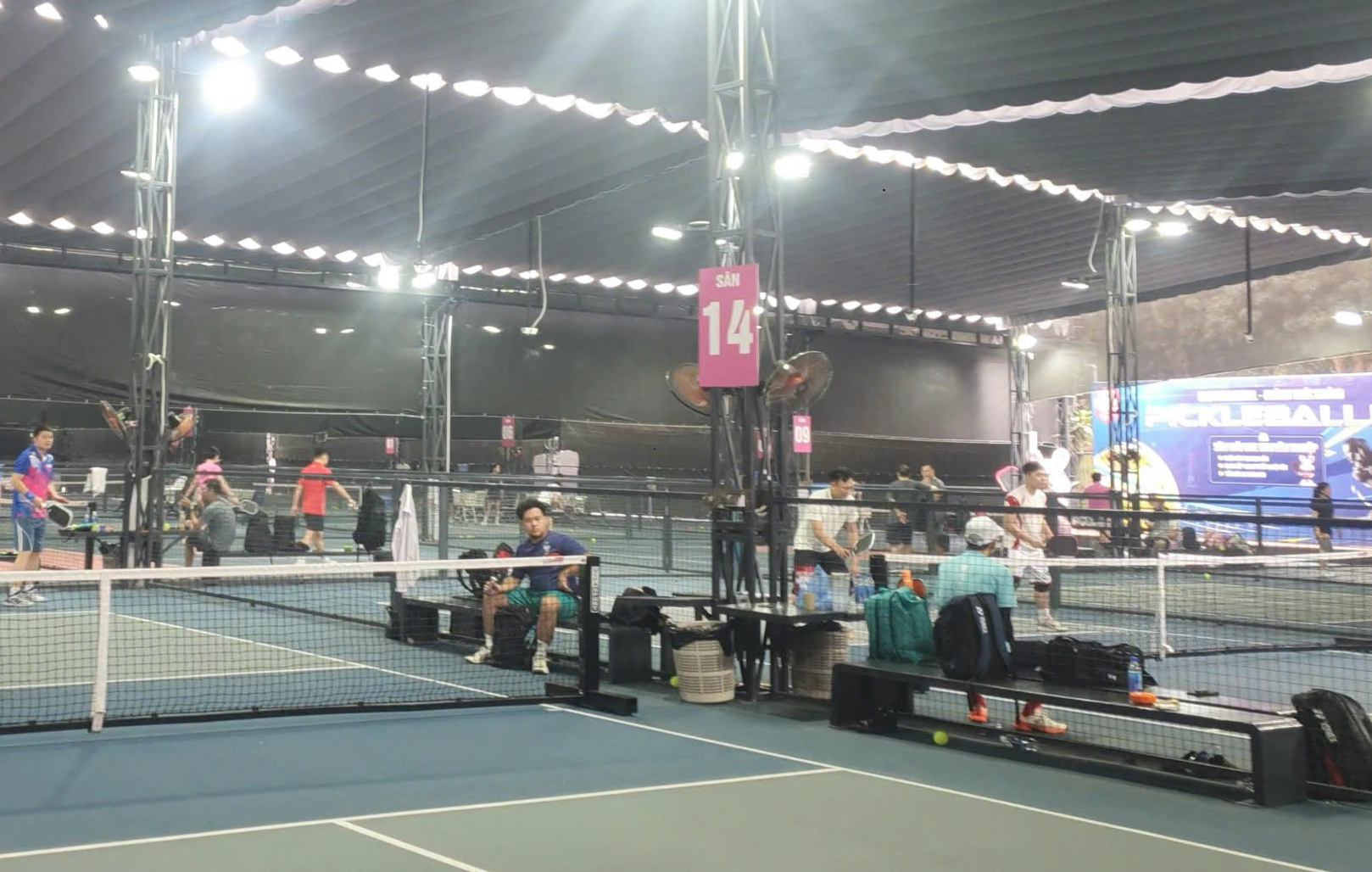 Hà Nội: Loạt sân pickleball 'mọc' trên đất hợp tác xã Láng Thượng tiềm ẩn nguy cơ cháy nổ- Ảnh 15.