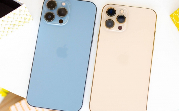 Giá iPhone 13, iPhone 12, iPhone 11 mới nhất giảm siêu rẻ, cực dễ mua, xịn chẳng kém iPhone 16- Ảnh 1. Giá iPhone 12 Pro Max, iPhone 13 Pro Max, iPhone 14 Pro Max mới nhất giảm sâu, rẻ chưa từng có, xịn chẳng kém iPhone 16 Pro Max