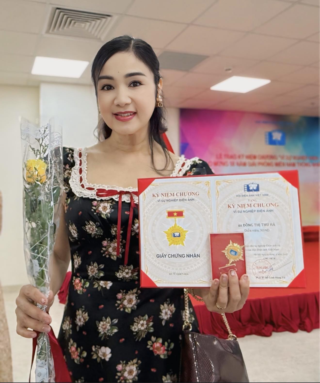 Nữ NSND quê Tuyên Quang vừa đón nhận kỉ niệm chương vì sự nghiệp điện ảnh là ai?- Ảnh 2.