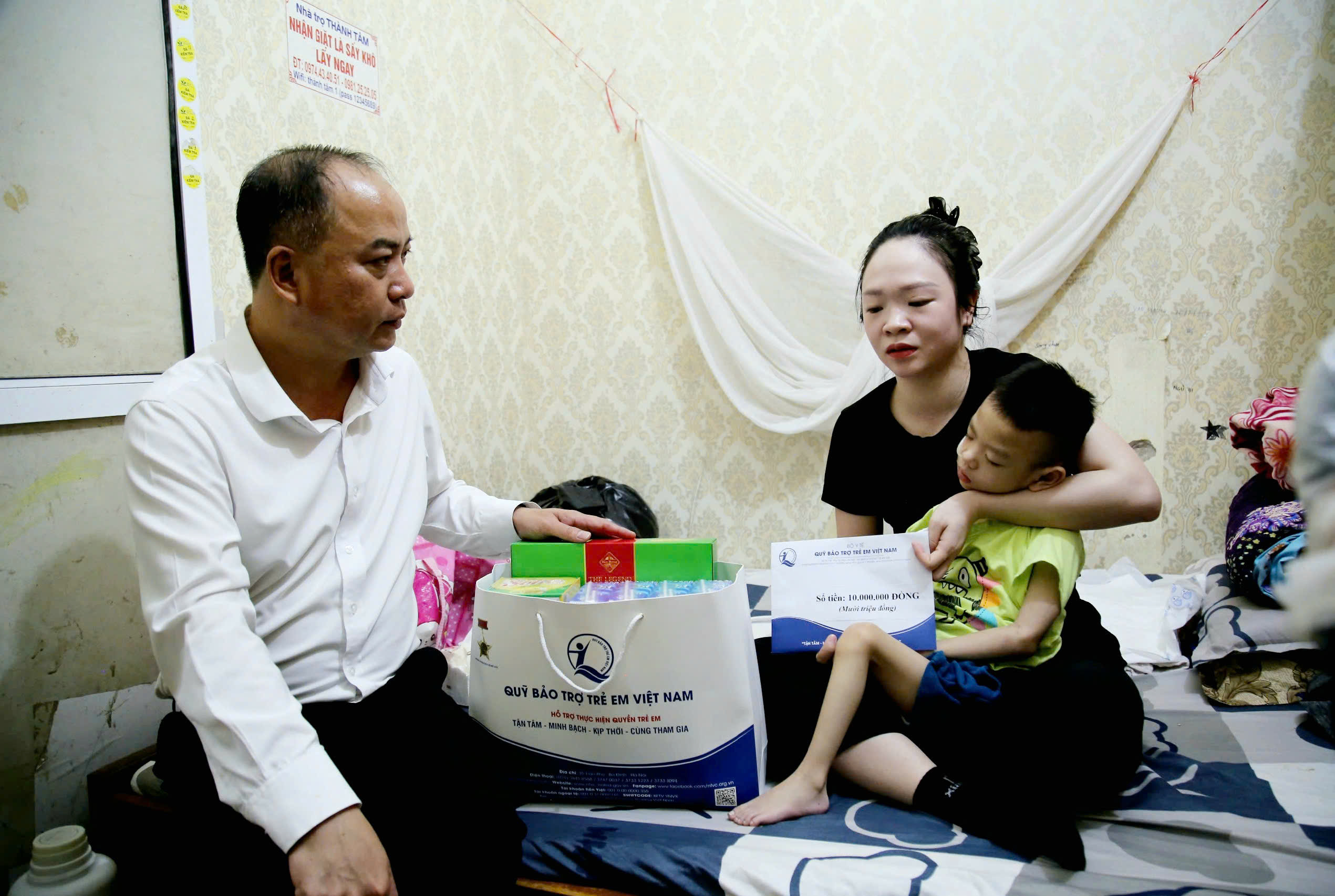 Hành trình gian khổ của người mẹ trẻ ở Quảng Ninh nuôi con mắc nhiều bệnh hiểm nghèo- Ảnh 1.