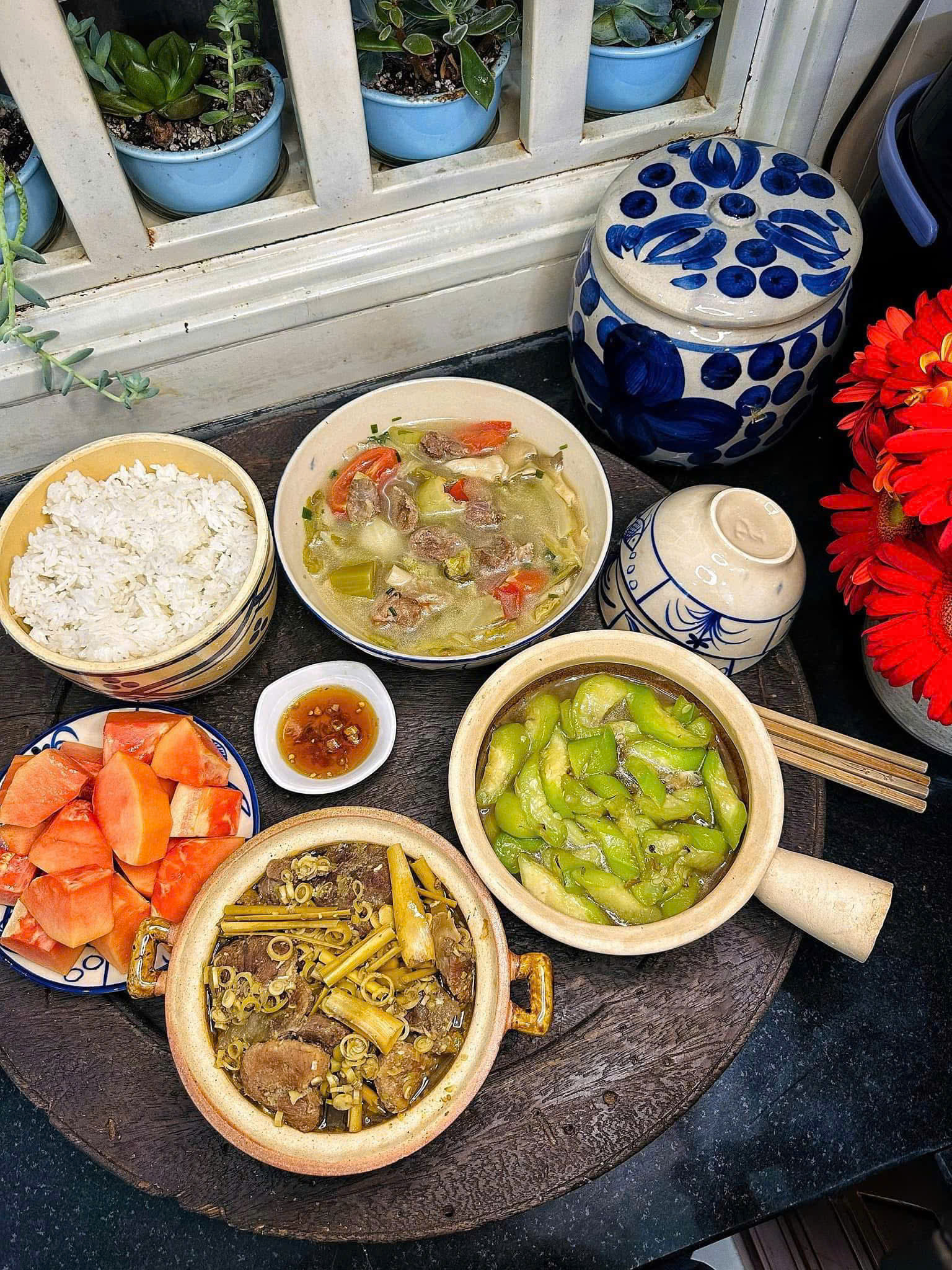 13 mâm cơm gia đình đơn giản mà ngon 'hết nước chấm', ai nhìn cũng muốn về nhà ăn cơm mẹ nấu- Ảnh 9.