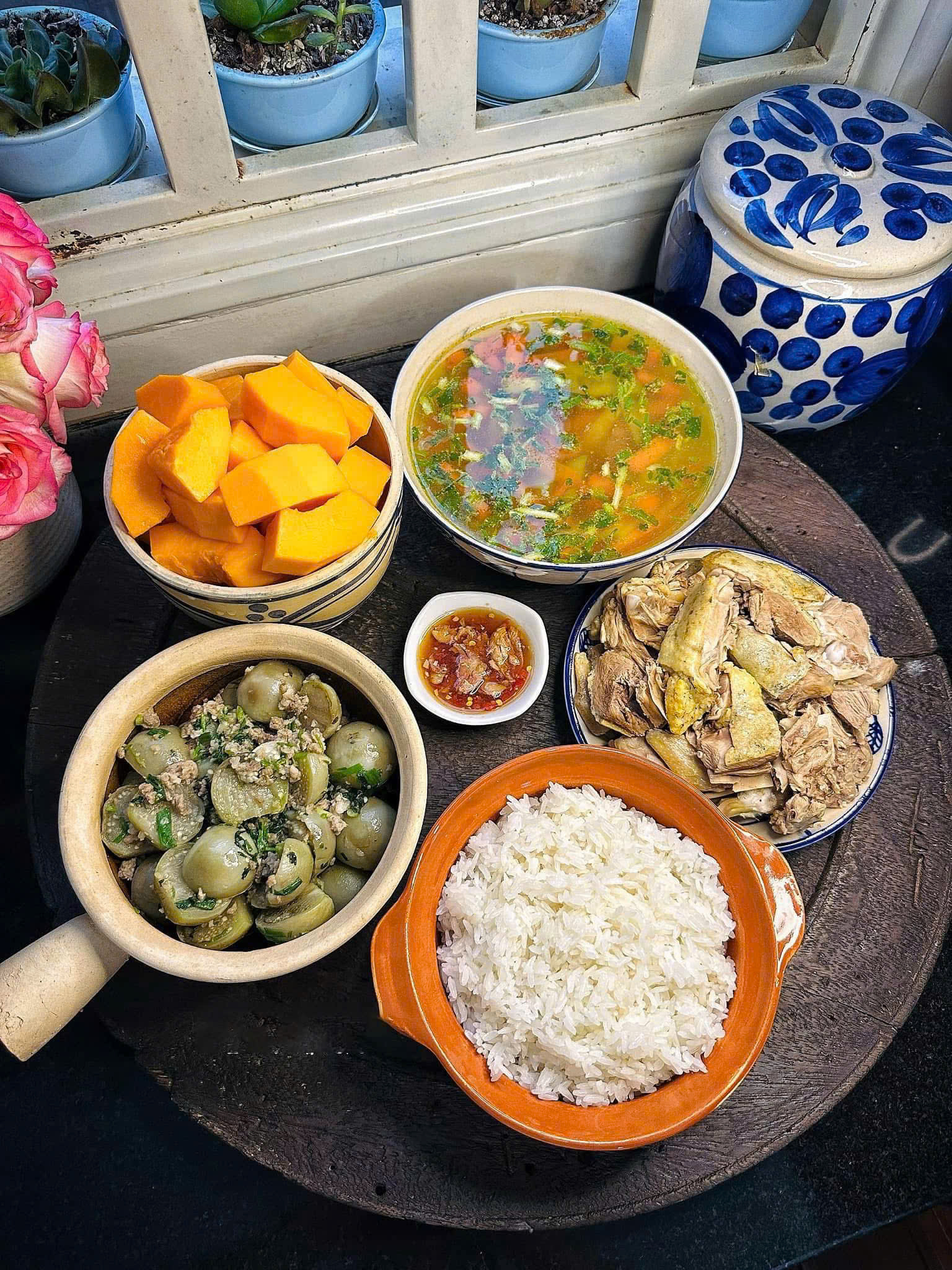 13 mâm cơm gia đình đơn giản mà ngon 'hết nước chấm', ai nhìn cũng muốn về nhà ăn cơm mẹ nấu- Ảnh 12.