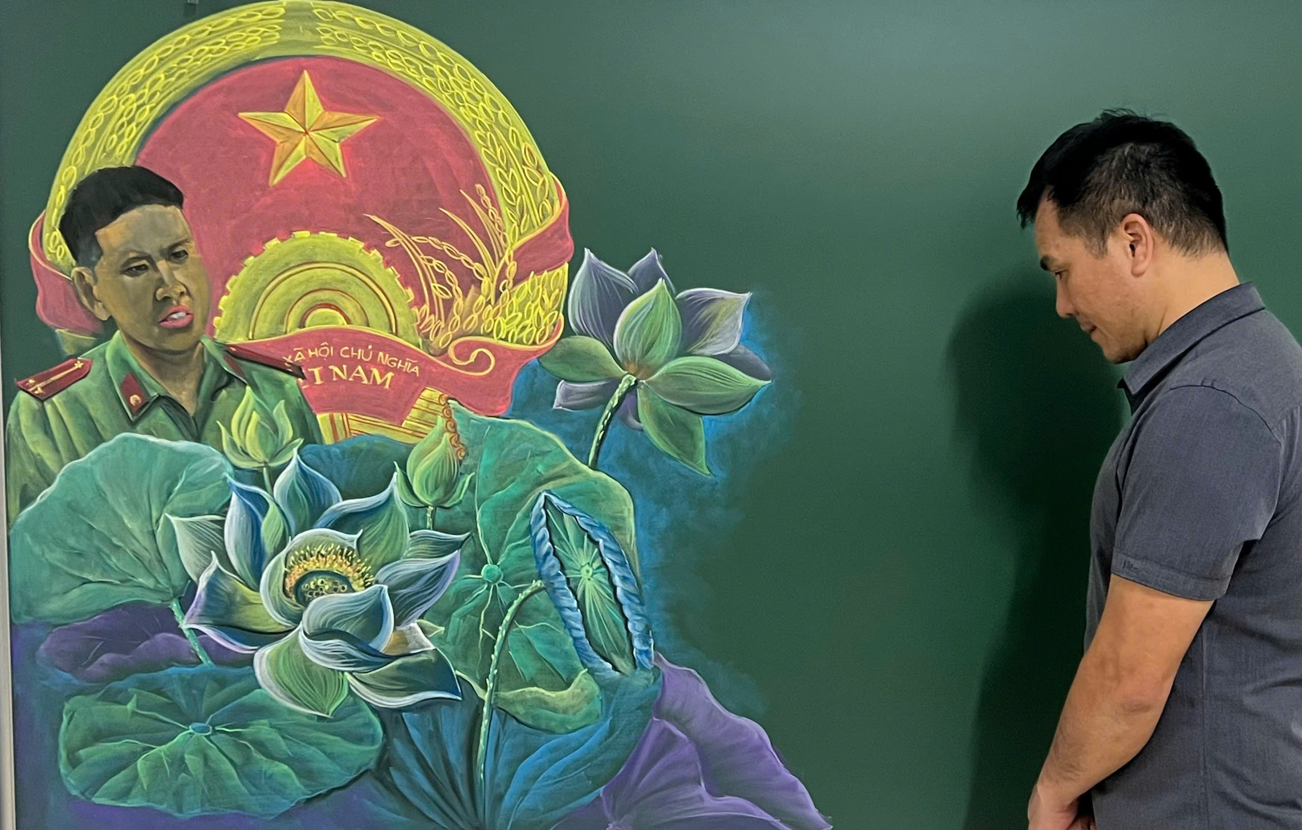 Thầy giáo miền Trung vẽ chân dung thiếu tá Nguyễn Đăng Khải: Bức tranh lay động hàng triệu trái tim người Việt- Ảnh 6.