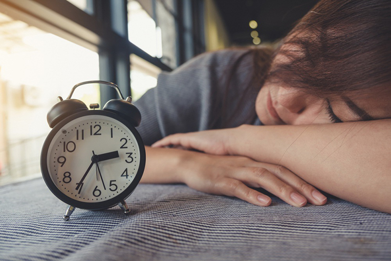 Nếu bạn cứ ngủ trưa như thế này, coi chừng rước họa... vào tim! - Ảnh 2.