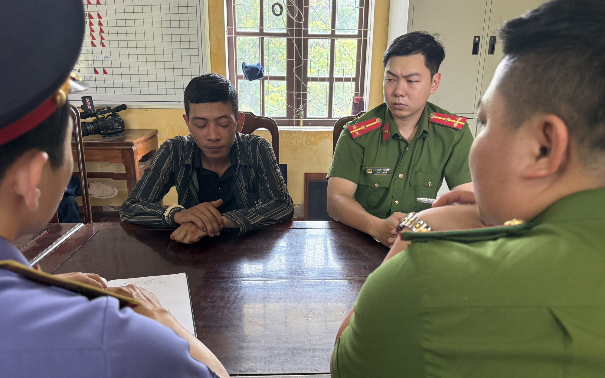 anh-1-vu-cuop-tai-san-doi-tuong-hung-174557189992316048442-147-0-1747-2560-crop-17455720018001791192900.jpg