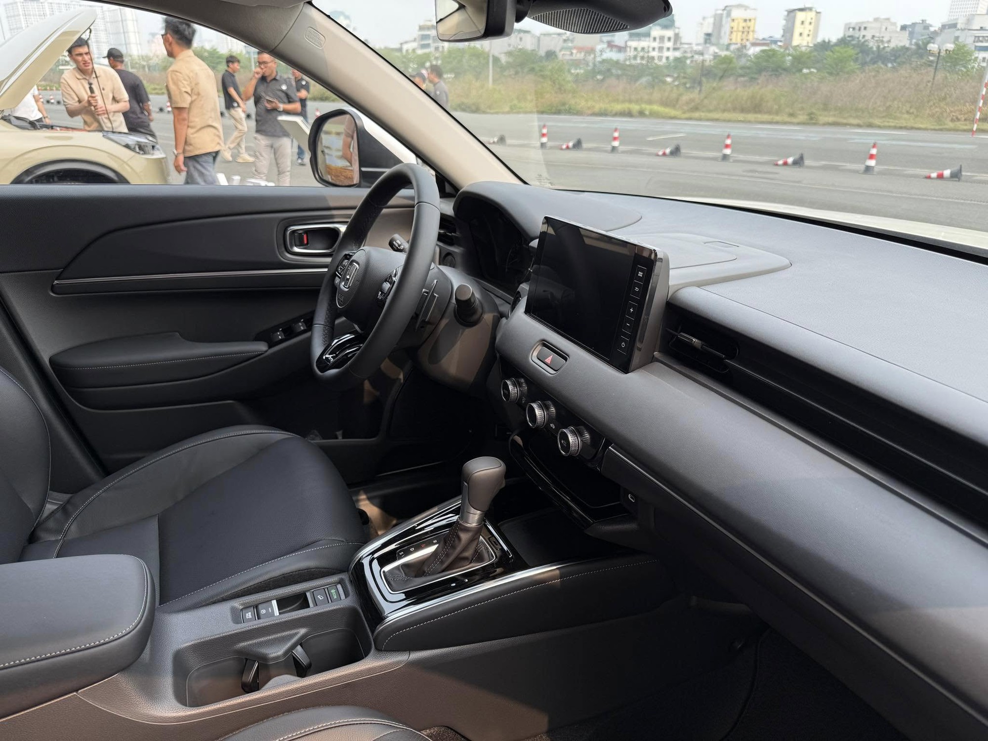 Giá xe Honda HR-V giảm sốc tại đại lý tới 59 triệu đồng liệu đã sánh ngang Mitsubishi Xforce, dẫn đầu phân khúc xe gầm cao SUV hạng B?- Ảnh 3. Giá xe Honda HR-V giảm sốc tại đại lý tới 59 triệu đồng liệu đã sánh ngang Mitsubishi Xforce, dẫn đầu phân khúc xe gầm cao SUV hạng B?- Ảnh 3.