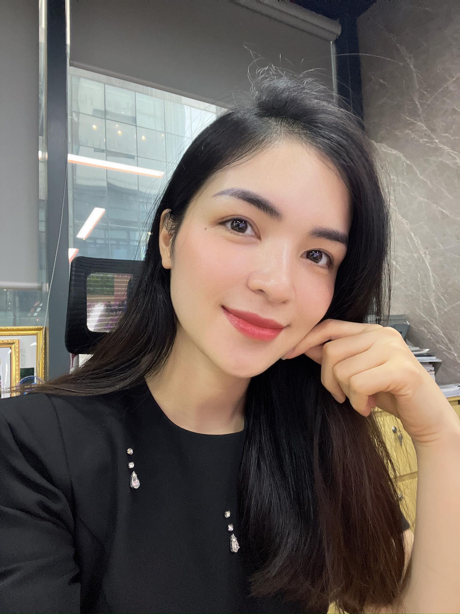 Nữ MC quê Bắc Ninh là chị gái ruột Hòa Minzy, nhan sắc 'cực phẩm', đời tư kín tiếng- Ảnh 15.