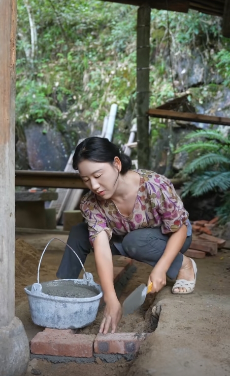 23 tuổi ly hôn làm mẹ đơn thân, 27 tuổi phá sản, gánh nợ 3 tỷ đồng: Hiện tại trở thành chủ tịch "nuôi sống" cả ngôi làng- Ảnh 5. 23 tuổi ly hôn làm mẹ đơn thân, 27 tuổi phá sản, gánh nợ 3 tỷ đồng: Hiện tại trở thành chủ tịch "nuôi sống" cả ngôi làng- Ảnh 5.