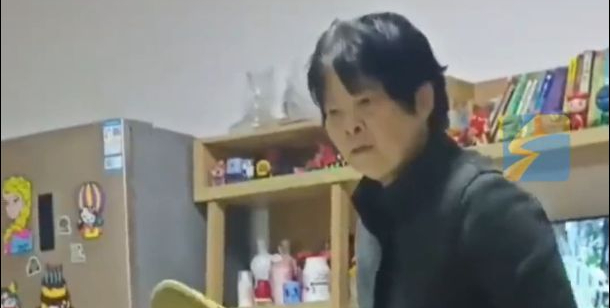Cô bé nửa đêm nhờ cảnh sát tìm bà ngoại, nghe lý do, nhiều người "nổi da gà": Đồng cảm quá! - Ảnh 2. Cô bé nửa đêm nhờ cảnh sát tìm bà ngoại, nghe lý do, nhiều người "nổi da gà": Đồng cảm quá! - Ảnh 2.