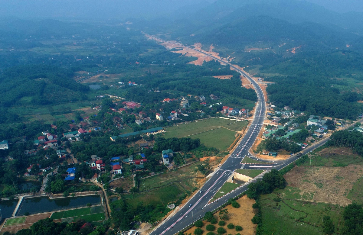 Di chuyển từ Hà Nội đi Tây Bắc dịp 30/4-1/5: Cao tốc, trạm nghỉ, lộ trình chi tiết người dân cần biết - Ảnh 2.