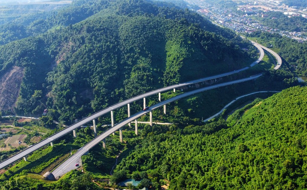 Di chuyển từ Hà Nội đi Tây Bắc dịp 30/4-1/5: Cao tốc, trạm nghỉ, lộ trình chi tiết người dân cần biết - Ảnh 1.