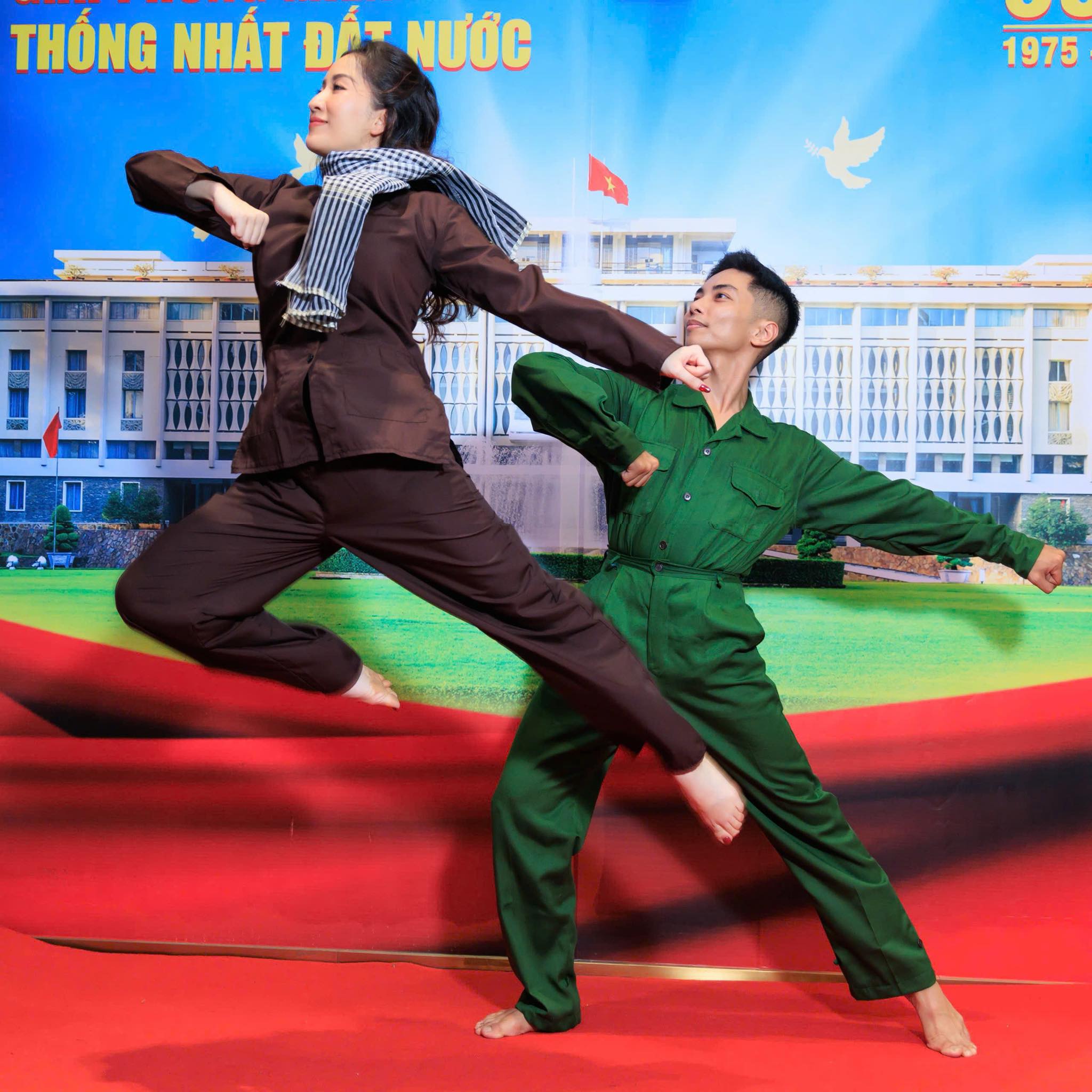 3 con nhà Khánh Thi - Phan Hiển đáng yêu trong bộ ảnh  kỷ niệm 50 năm Ngày Giải phóng Miền Nam - Ảnh 8.