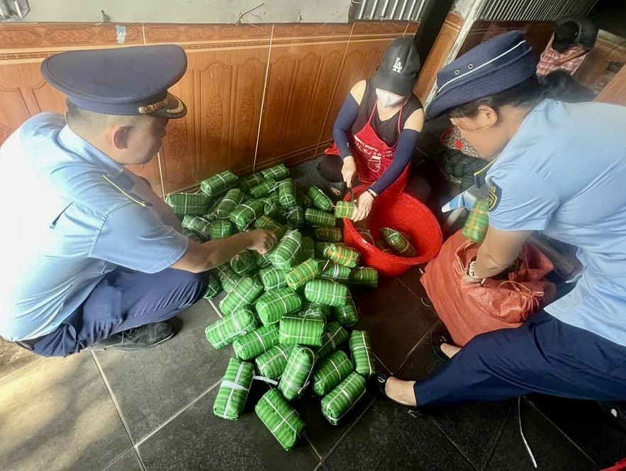 Hơn 3 tấn khí nghi là khí cười bị tạm giữ để điều tra nguồn gốc - Ảnh 3.