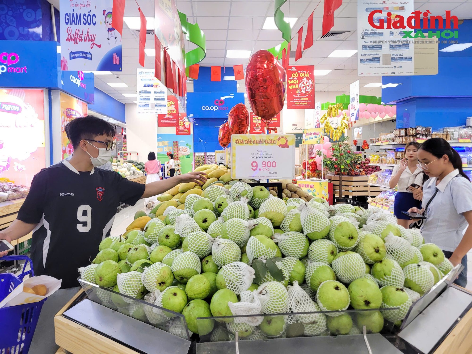 Nghỉ lễ 30/4 - 1/5: Siêu thị đồng loạt giảm giá sâu hơn 1.000 mặt hàng thiết yếu, nông sản giảm đến 71%, giá từ 9.900 đồng/kg- Ảnh 2.