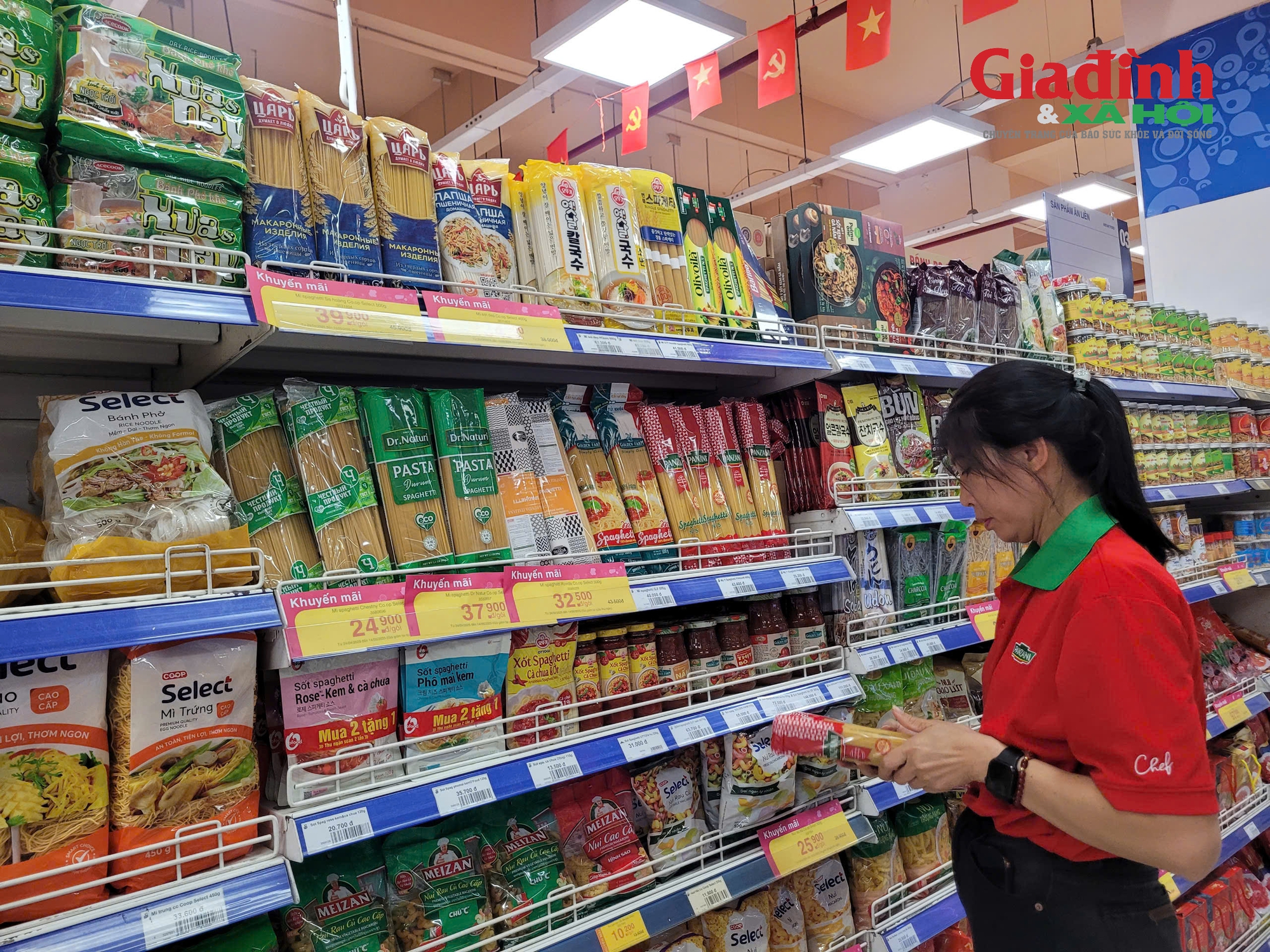 Nghỉ lễ 30/4 - 1/5: Siêu thị đồng loạt giảm giá sâu hơn 1.000 mặt hàng thiết yếu, nông sản giảm đến 71%, giá từ 9.900 đồng/kg- Ảnh 3.