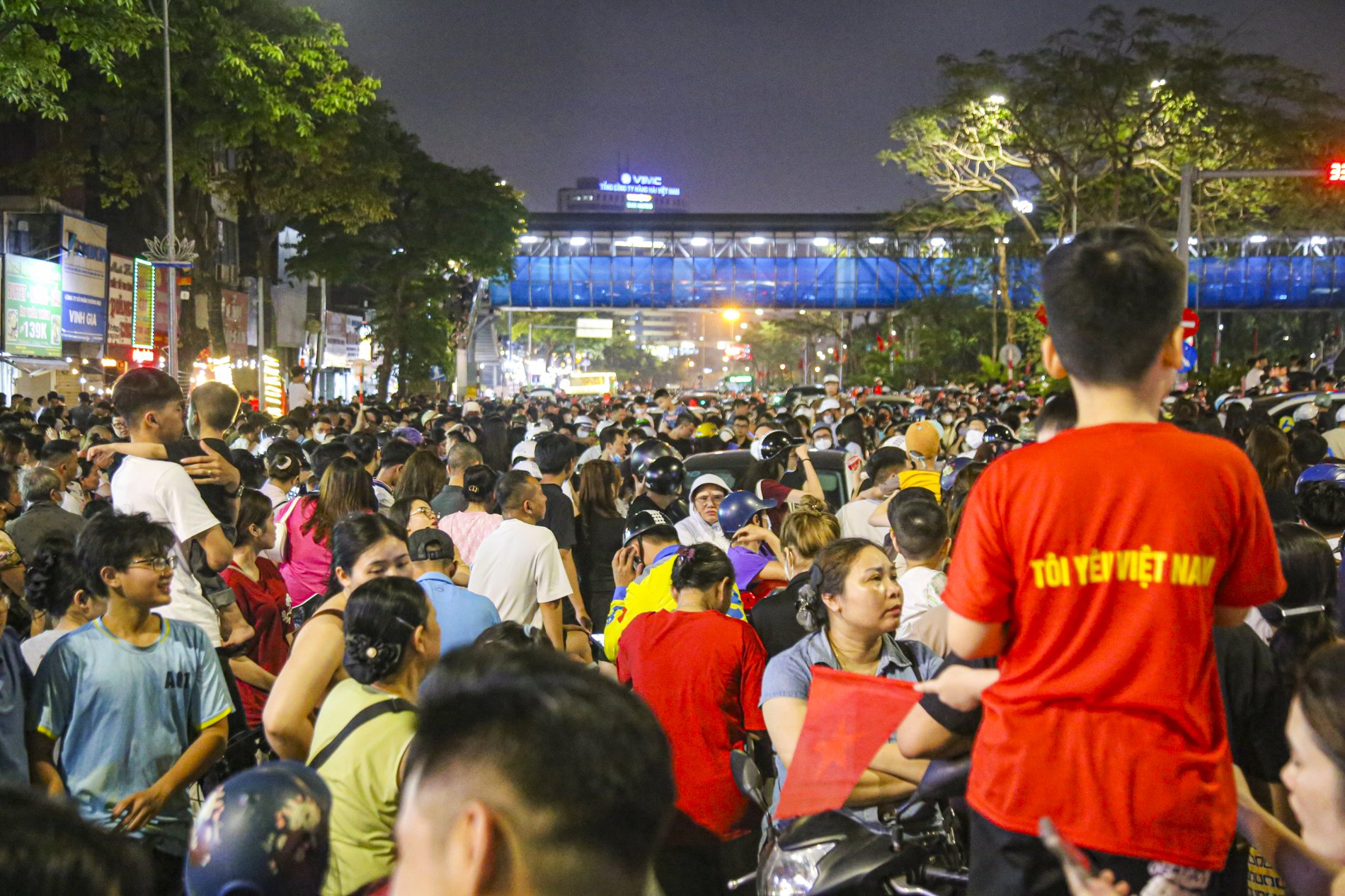 Pháo hoa rực trời Hà Nội trong chương trình 'Vang mãi khúc khải hoàn'- Ảnh 3. Pháo hoa rực trời Hà Nội trong chương trình 'Vang mãi khúc khải hoàn'- Ảnh 3.