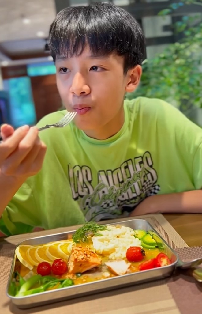 Á hậu Việt thảnh thơi nấu ăn trong căn nhà hàng chục tỷ: Toàn món ngon chị em tham khảo cho gia đình dịp nghỉ lễ- Ảnh 17. Á hậu Việt thảnh thơi nấu ăn trong căn nhà hàng chục tỷ: Toàn món ngon chị em tham khảo cho gia đình dịp nghỉ lễ- Ảnh 17.
