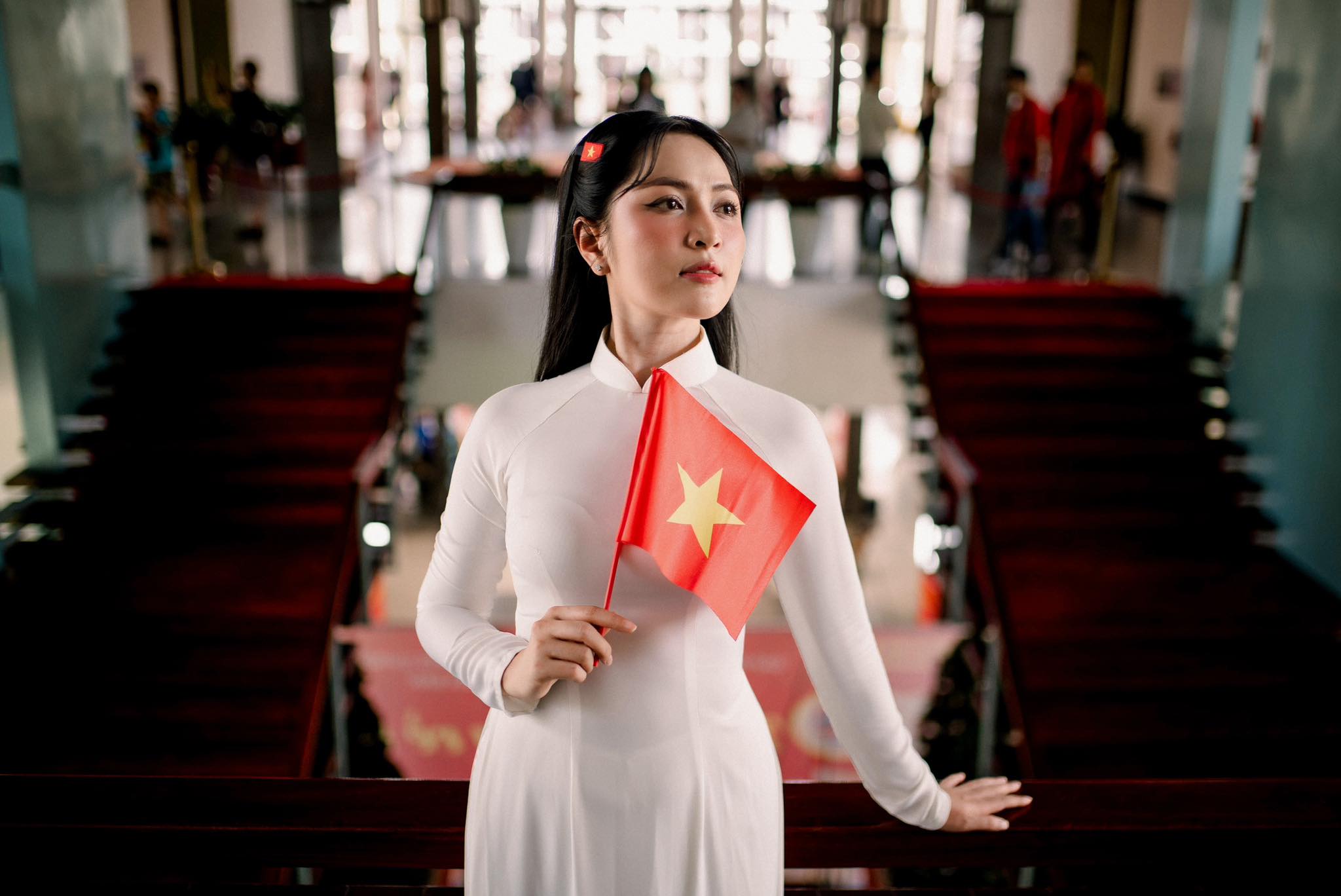 Bất ngờ chân dung nữ ca sĩ quê Đắk Lắk có ca khúc đạt 2 tỷ lượt xem dịp Đại lễ 30/4- Ảnh 2.