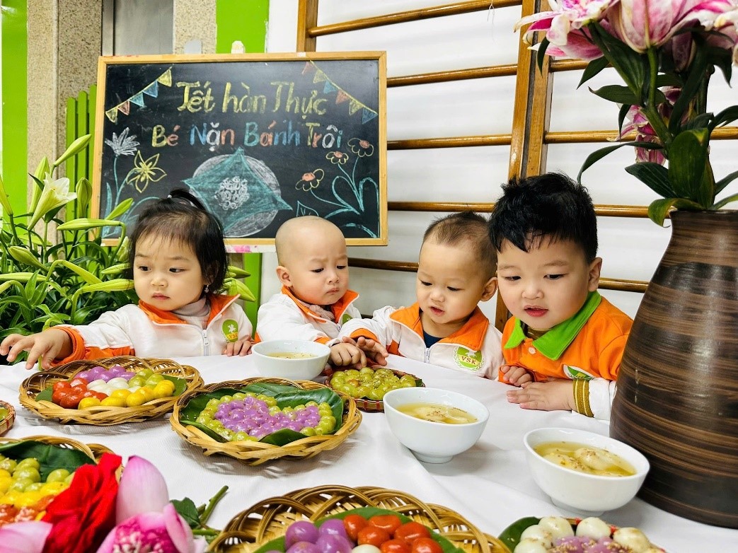 Trường Mầm non VSK Thăng Long ươm mầm tình yêu nước từ những trải nghiệm đầu đời- Ảnh 5. Trường Mầm non VSK Thăng Long ươm mầm tình yêu nước từ những trải nghiệm đầu đời- Ảnh 5.