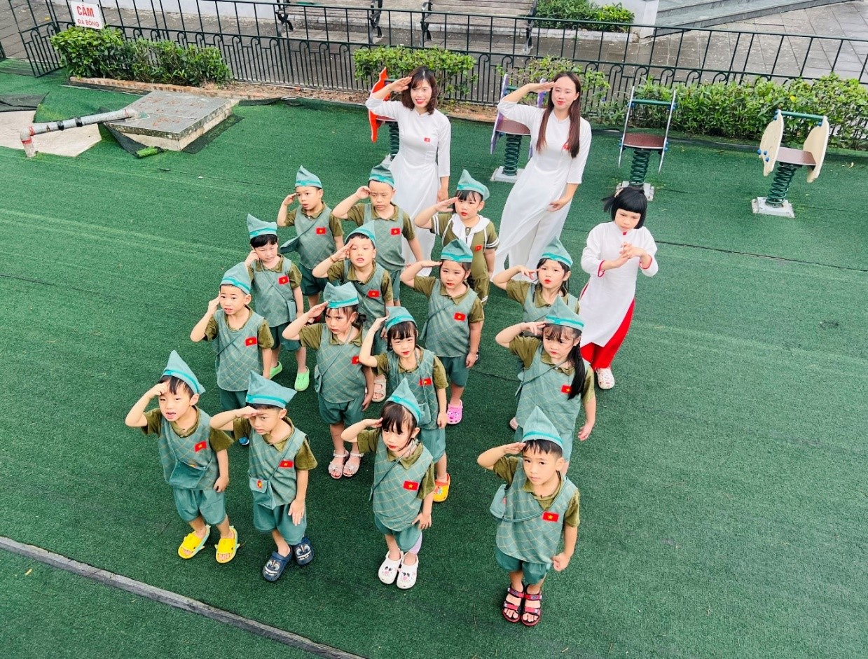Trường Mầm non VSK Thăng Long ươm mầm tình yêu nước từ những trải nghiệm đầu đời- Ảnh 9. Trường Mầm non VSK Thăng Long ươm mầm tình yêu nước từ những trải nghiệm đầu đời- Ảnh 9.